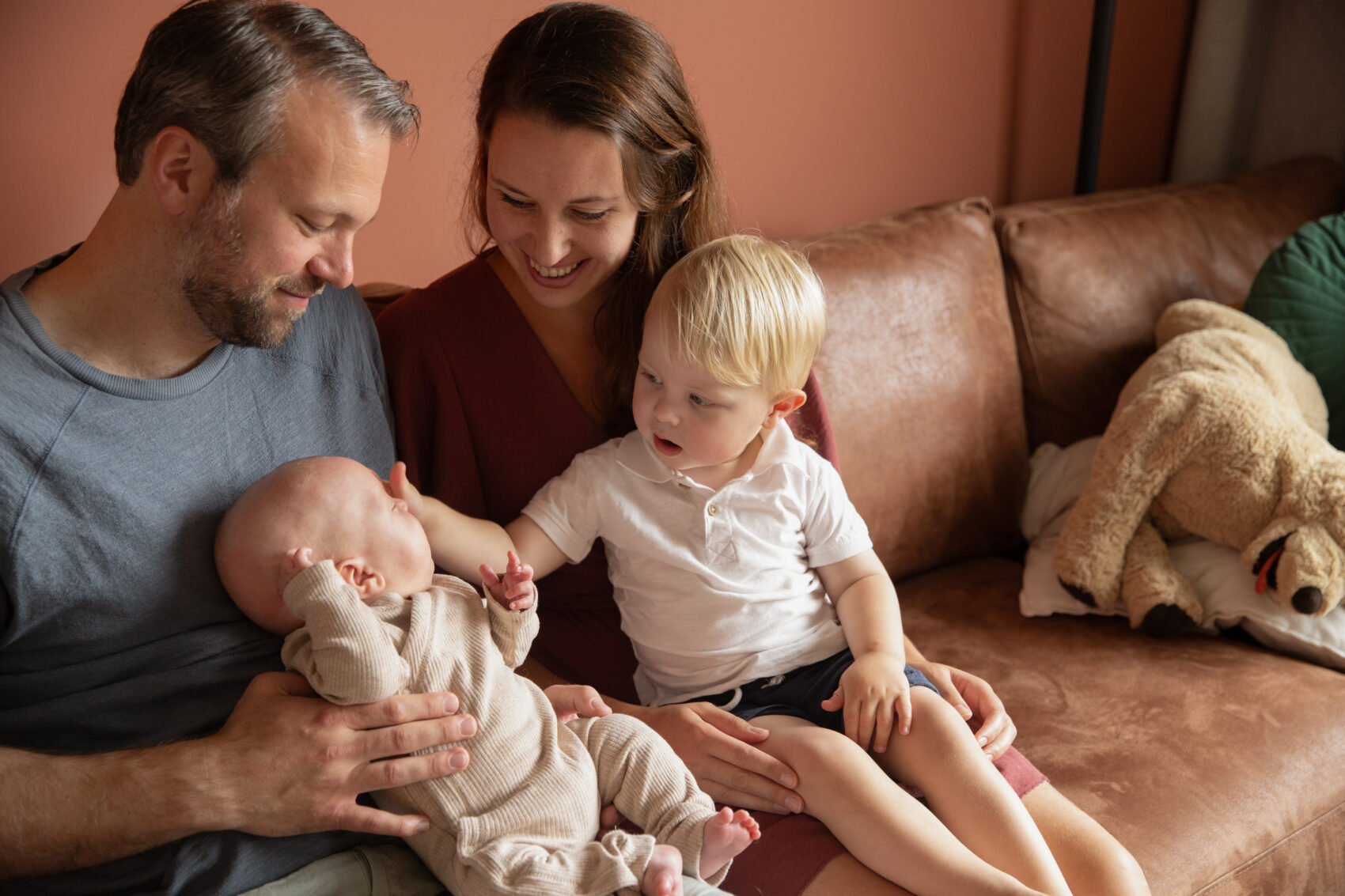 Newborn Lifestyle fotoshoot Tilburg Danielle van den Tillaard Fotografie